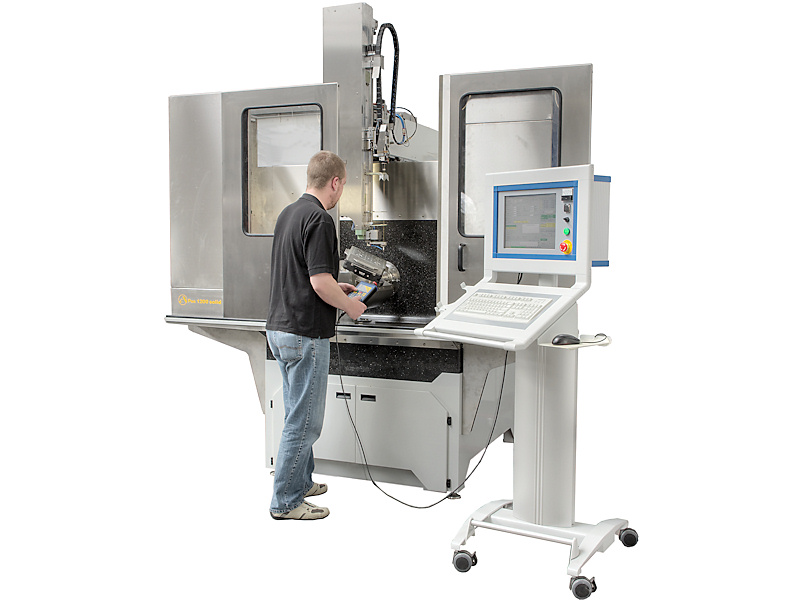 APos EDM, Abacus GmbH, Employees at an APos eroding machine